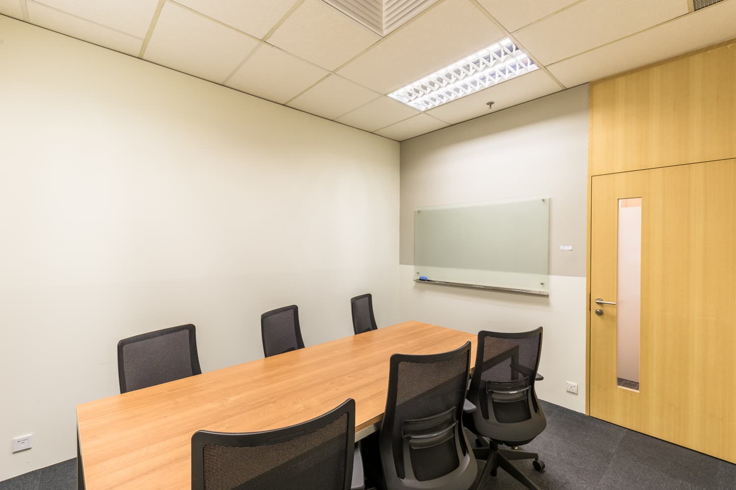 Meeting room space - 6 pax