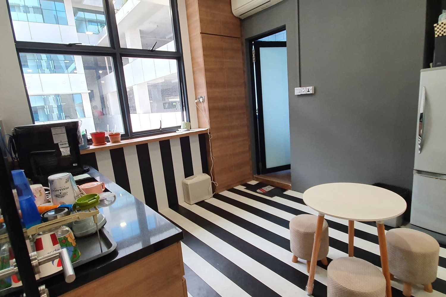 2000sf Designer Office w PoolTable, hotel toilet