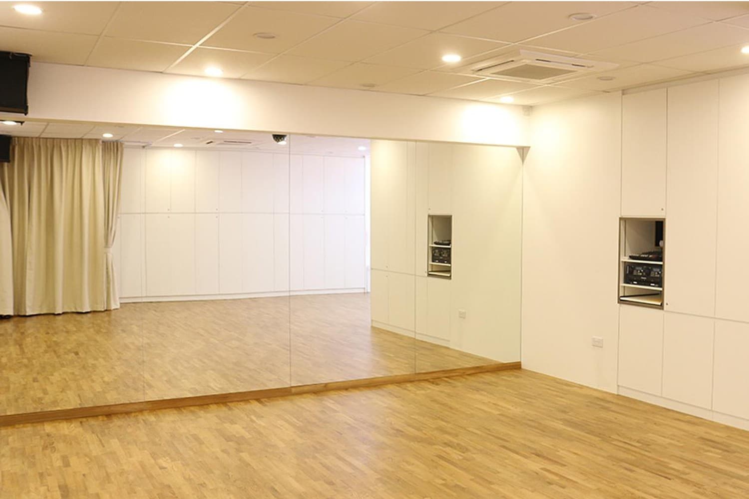 Dance Studio near Chinatown: 1-3 pax