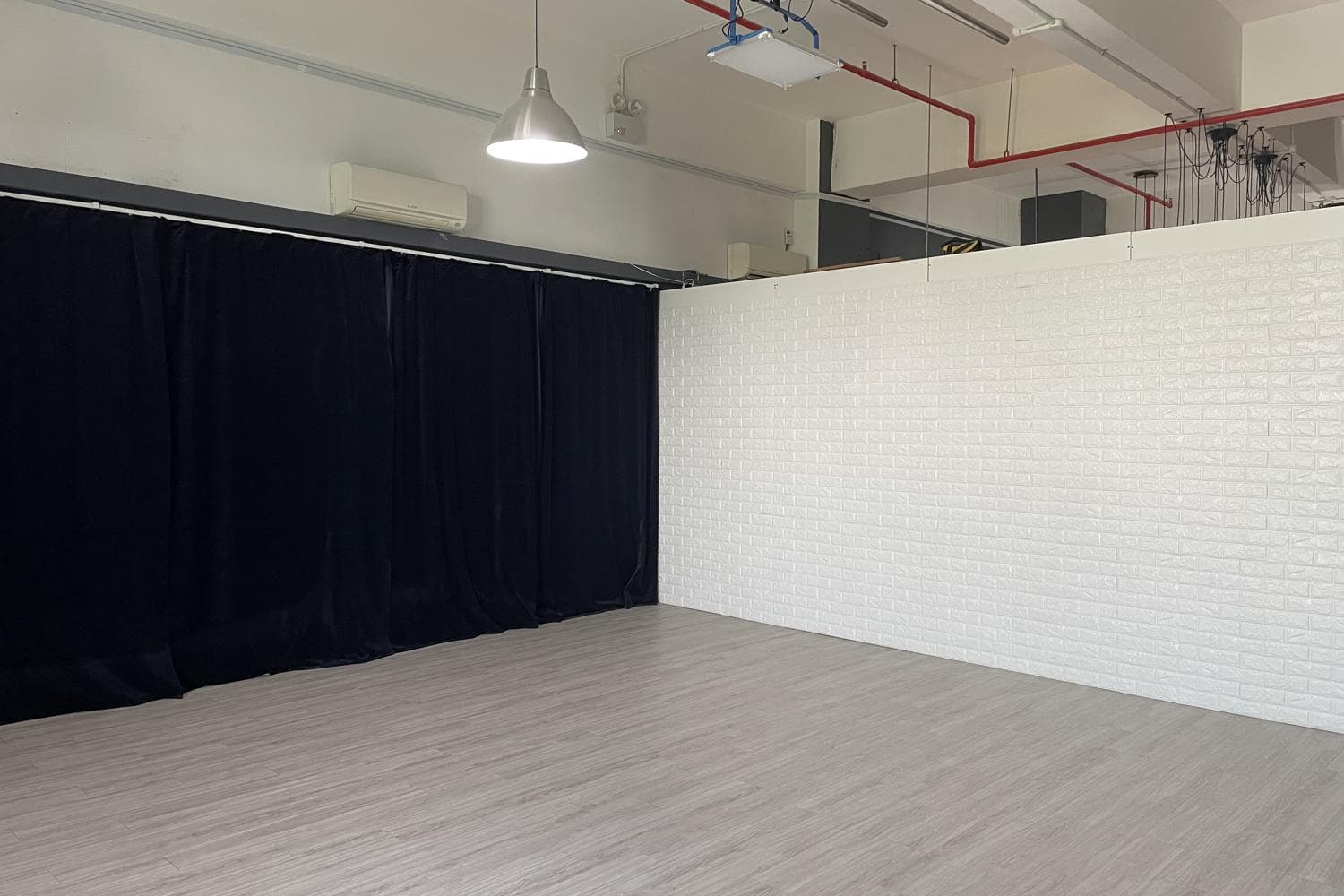 FourWalls Studio @Woodlands
