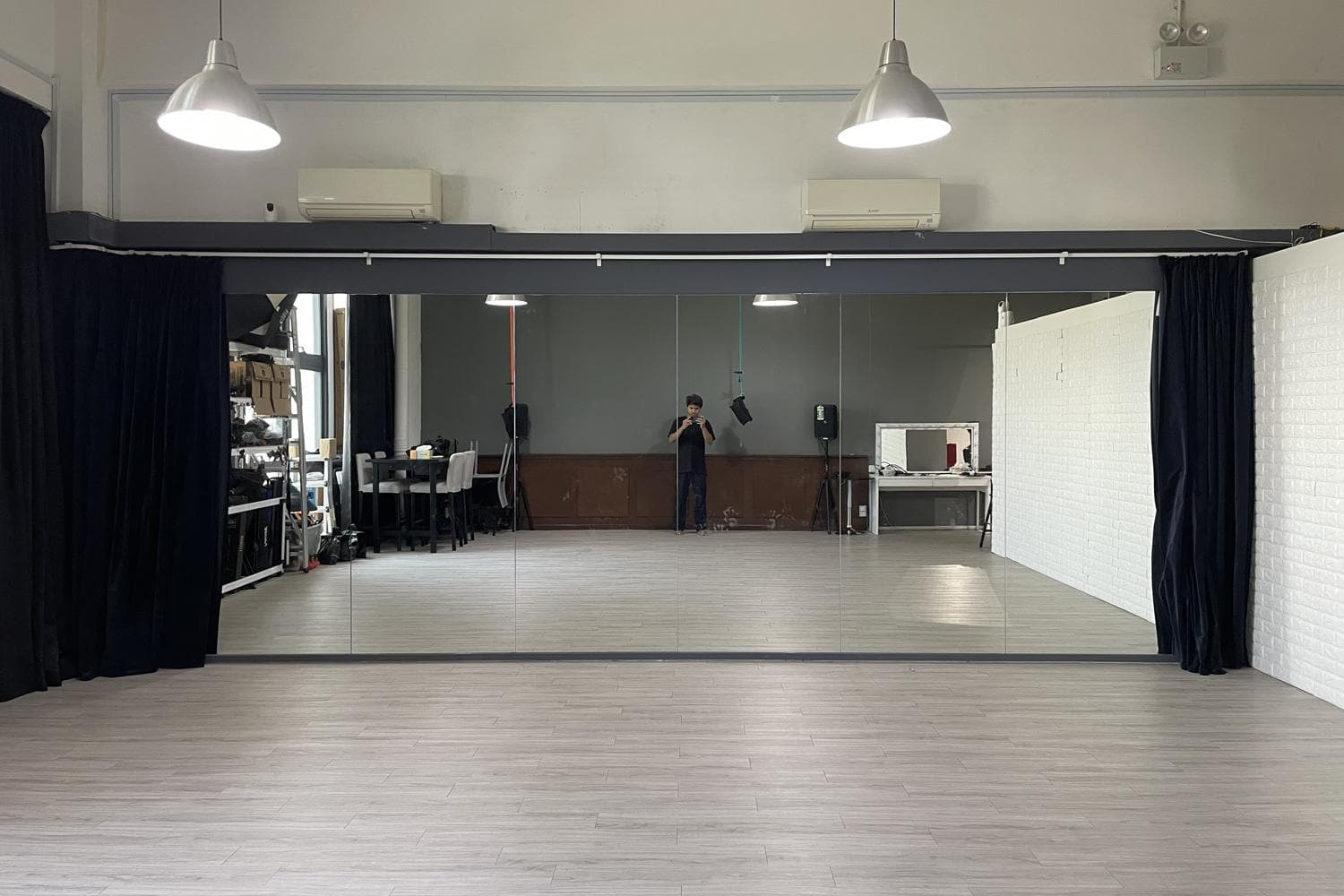 FourWalls Studio @Woodlands