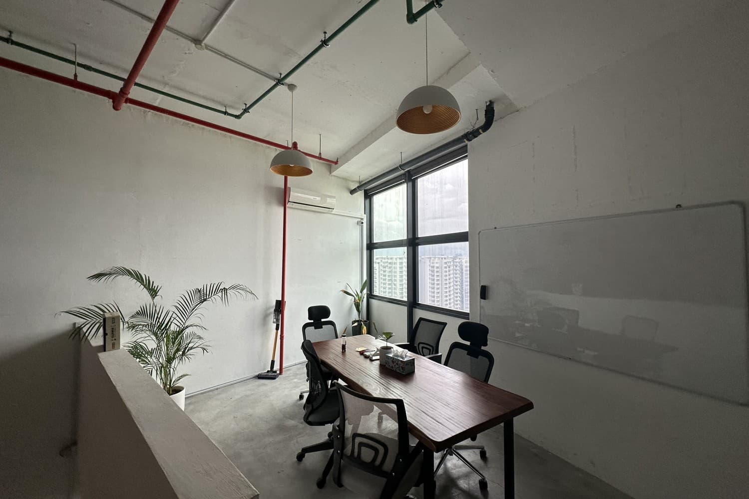 Daily/Monthly HotDesking within a Startup