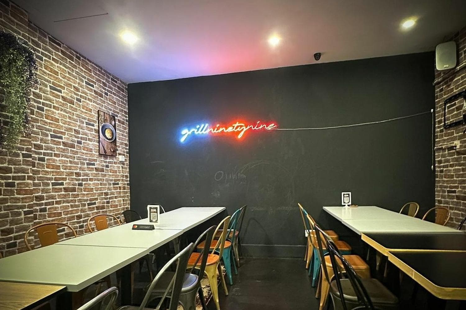 Level 2 Retaurant Space for rent, Bugis (Halal)