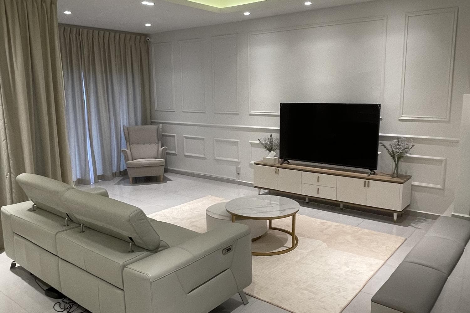Modern Lux Minimalist White Landed Home