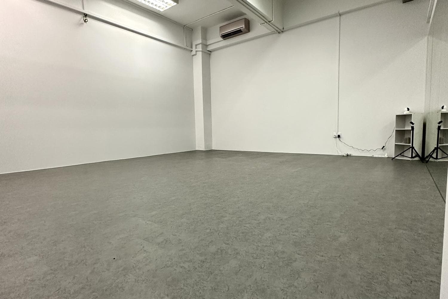 Tinystudio (WHITE)