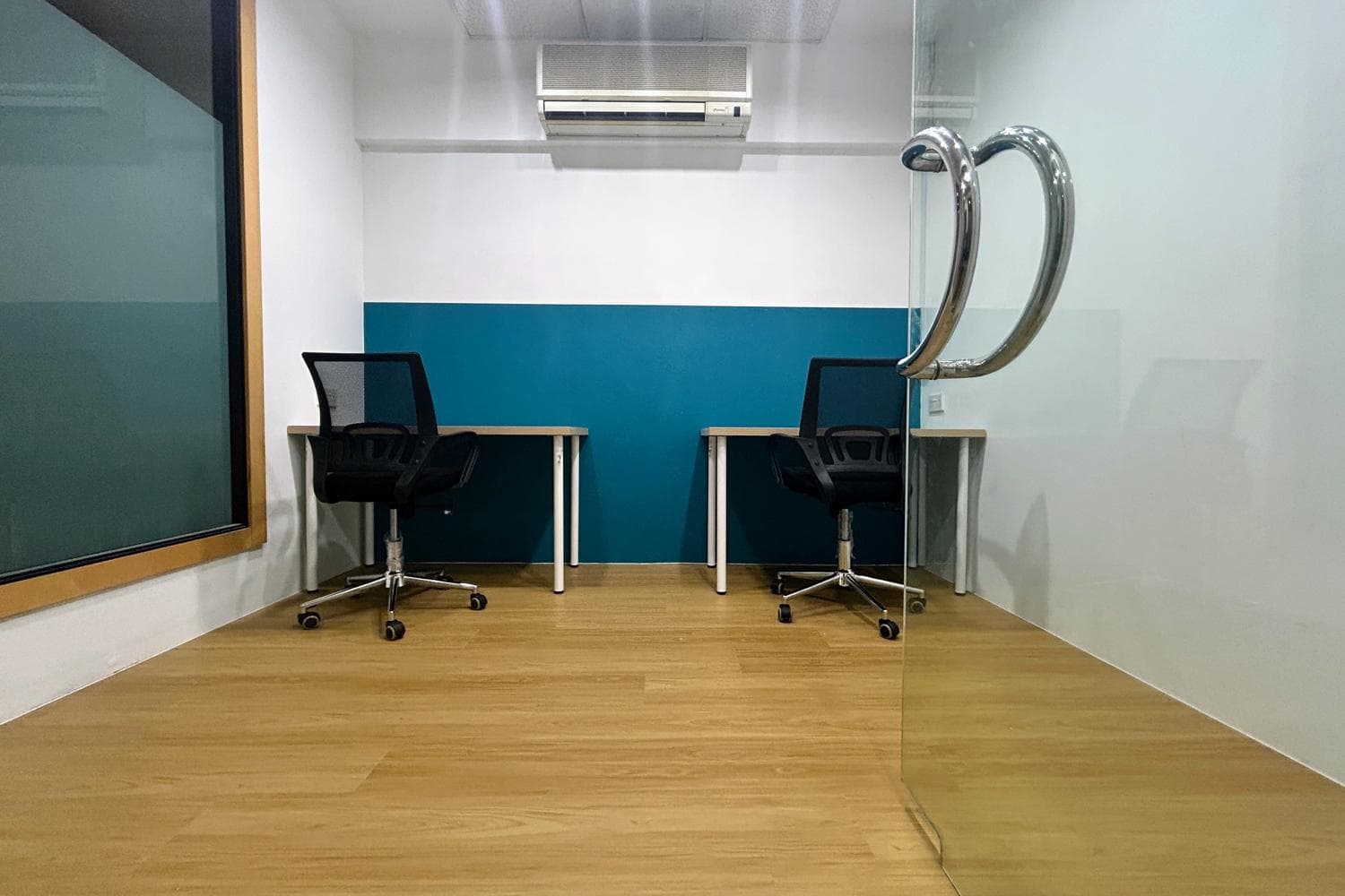 Flex/Daily office or room @Ubi Tech Park (Room 2)