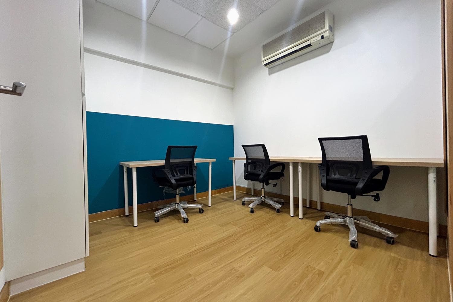 Up to 4 pax service office @Ubi (Room 5)