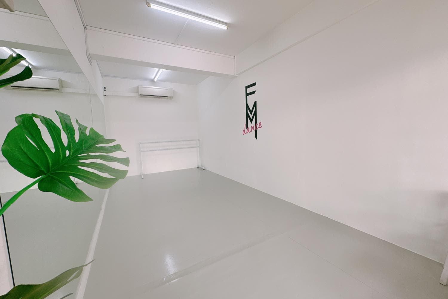 馃憤馃徎 24/7 Studio Yulia @ Kallang