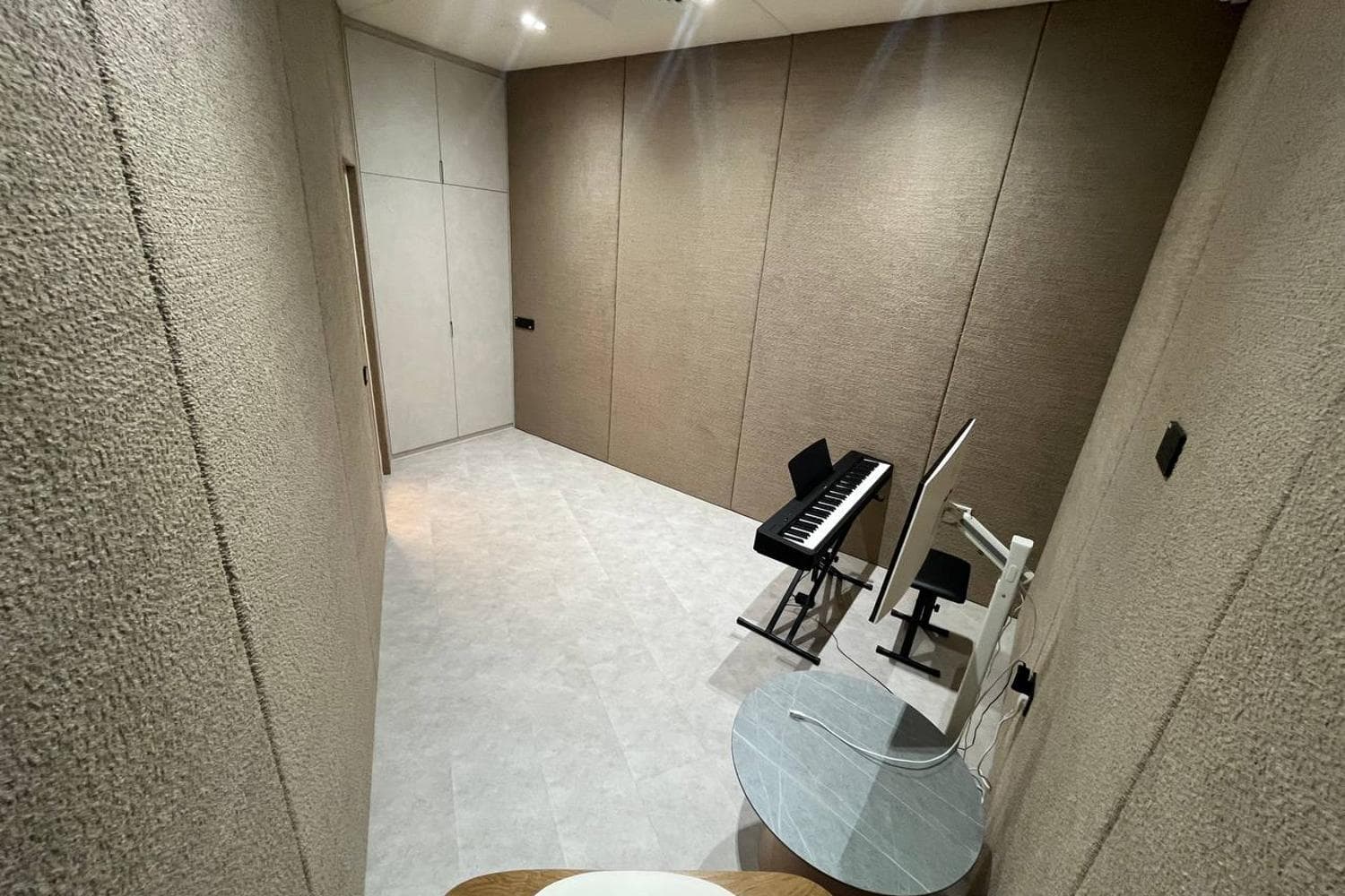 1-to-1 Private Room