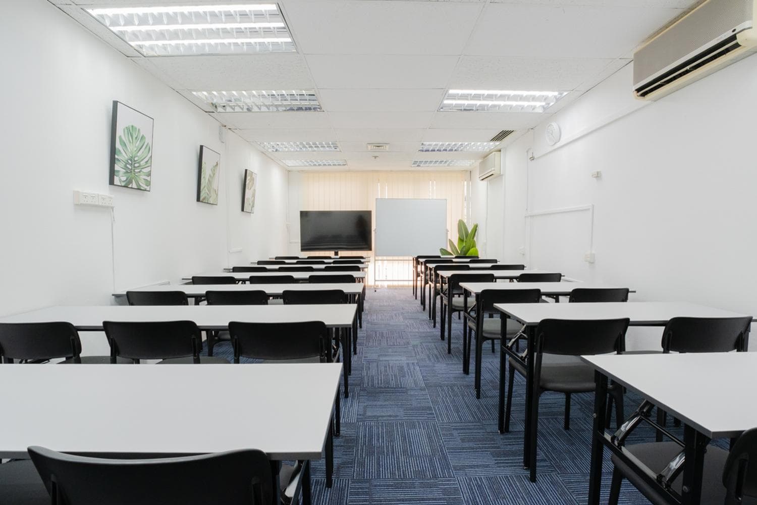 RoomKiosk Orchard No.5 - Seminar Room