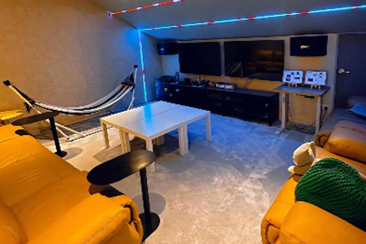 Meownistry of Meow - Private Room 1