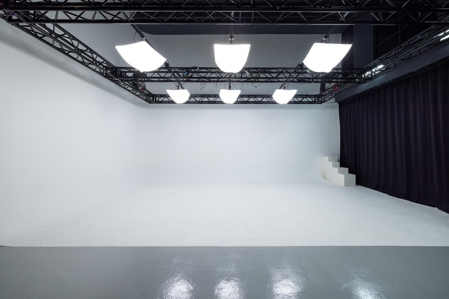 Cyclorama Studio with Truss System