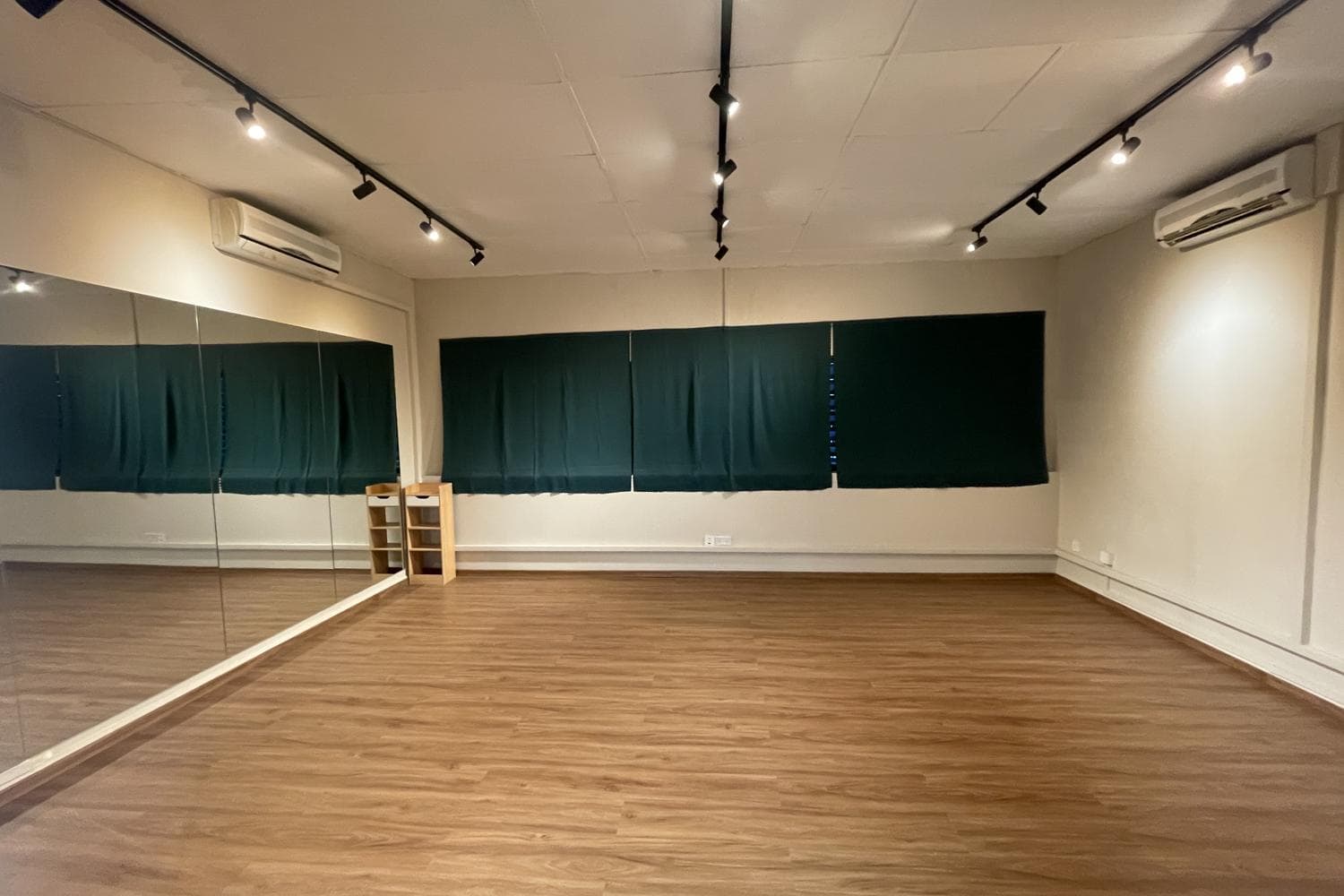 Studio space w/ mirrors at Novena